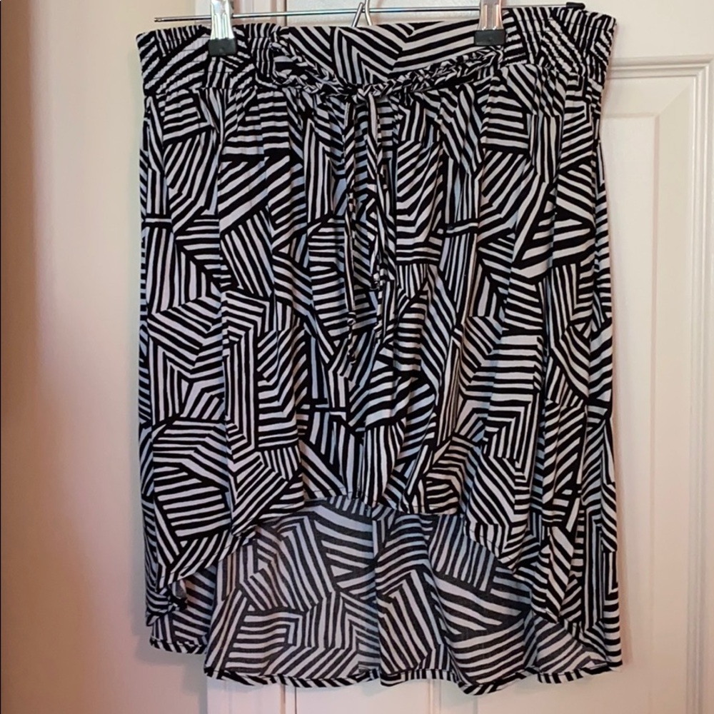 Flirty black and white hi-lo flared skirt